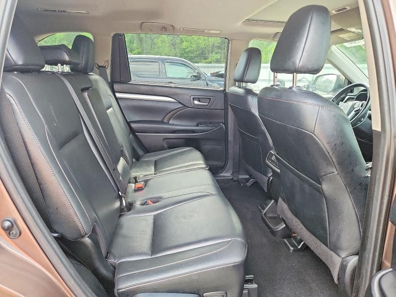 2019 TOYOTA HIGHLANDER XLE 11