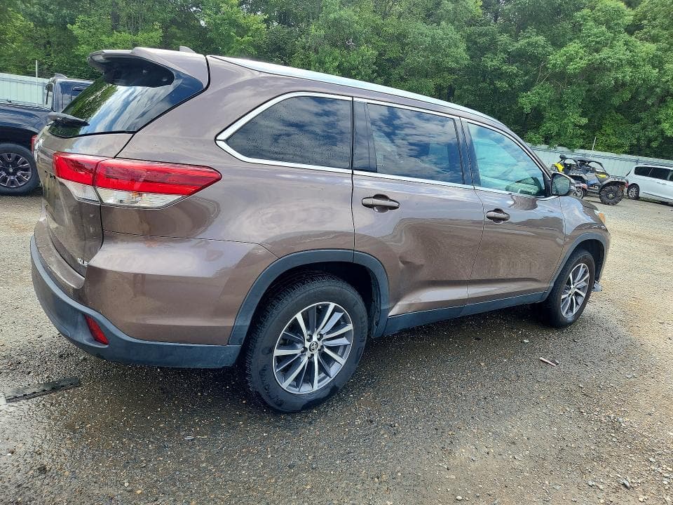2019 TOYOTA HIGHLANDER XLE 3