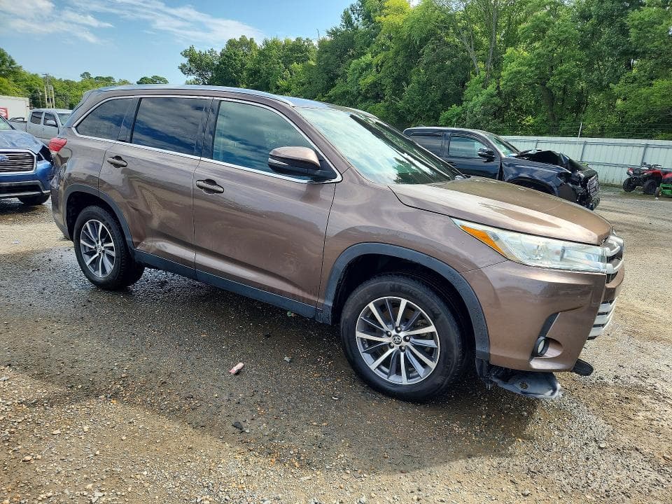 2019 TOYOTA HIGHLANDER XLE 4