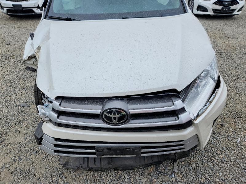 2017 TOYOTA HIGHLANDER LE 12