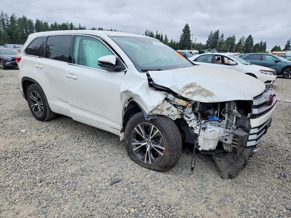 2017 TOYOTA HIGHLANDER LE 4