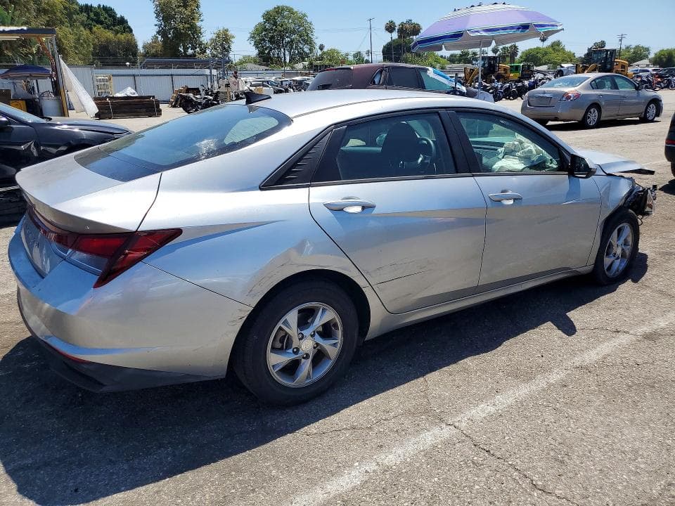 2022 HYUNDAI ELANTRA SE 3