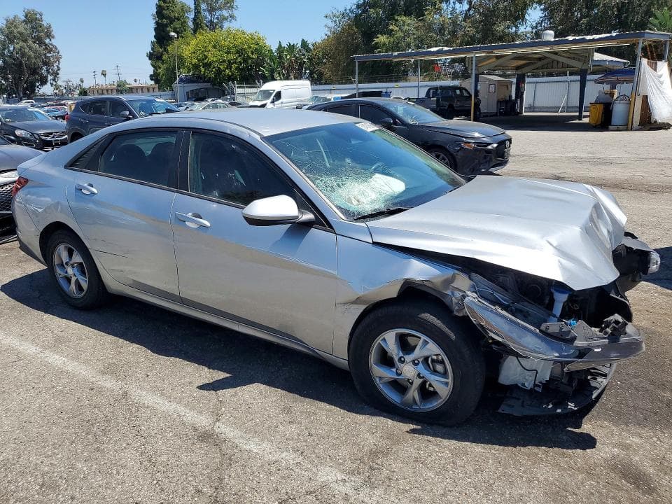 2022 HYUNDAI ELANTRA SE 4
