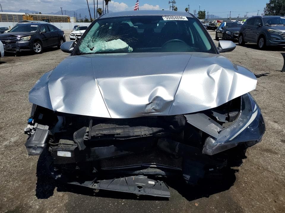 2022 HYUNDAI ELANTRA SE 5