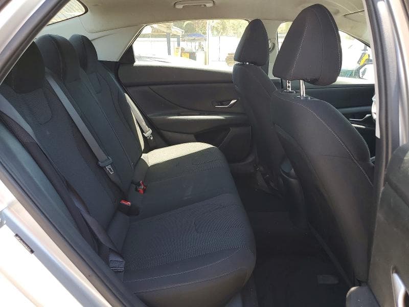 2022 HYUNDAI ELANTRA SE 10
