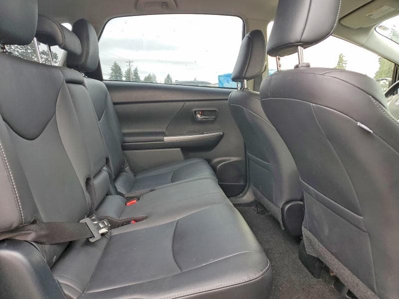 2017 TOYOTA PRIUS V FOUR 11