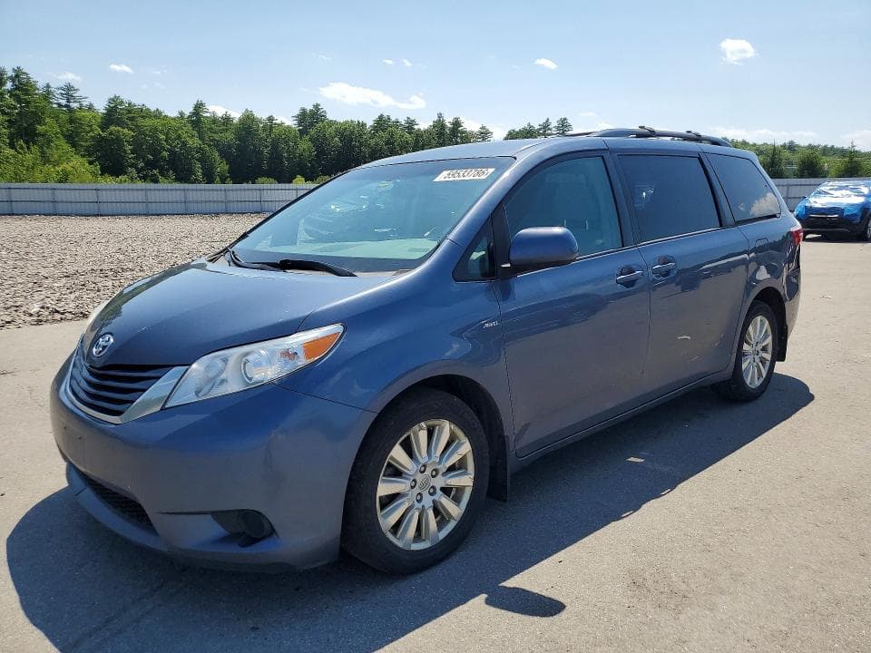 2017 TOYOTA SIENNA LE 1