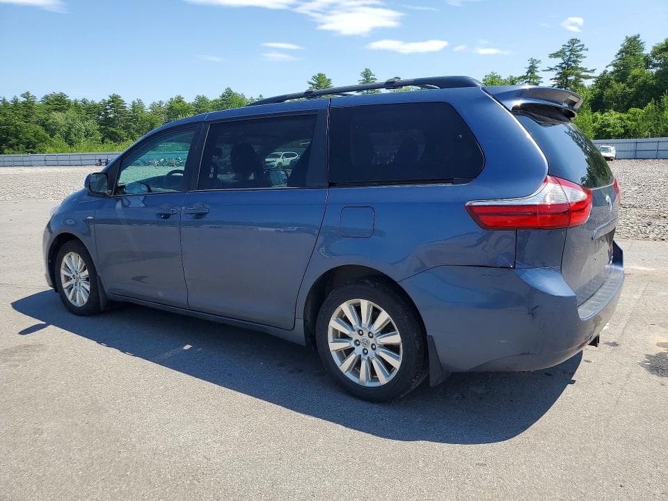 2017 TOYOTA SIENNA LE 2