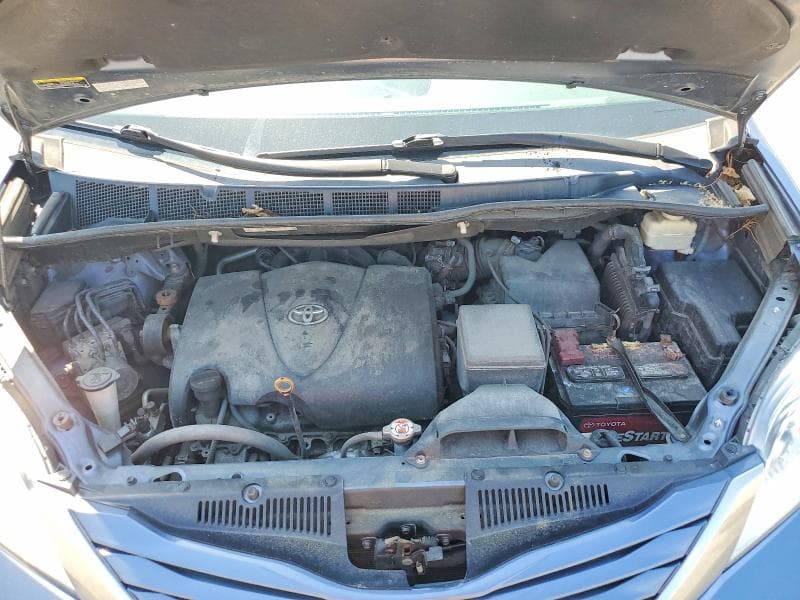 2017 TOYOTA SIENNA LE 12