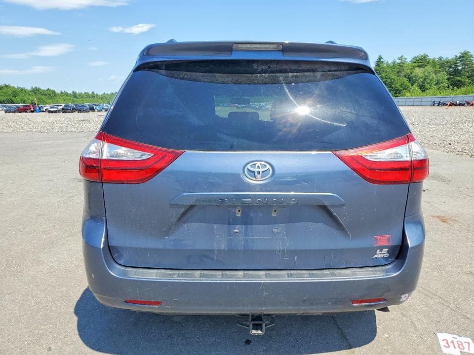 2017 TOYOTA SIENNA LE 6