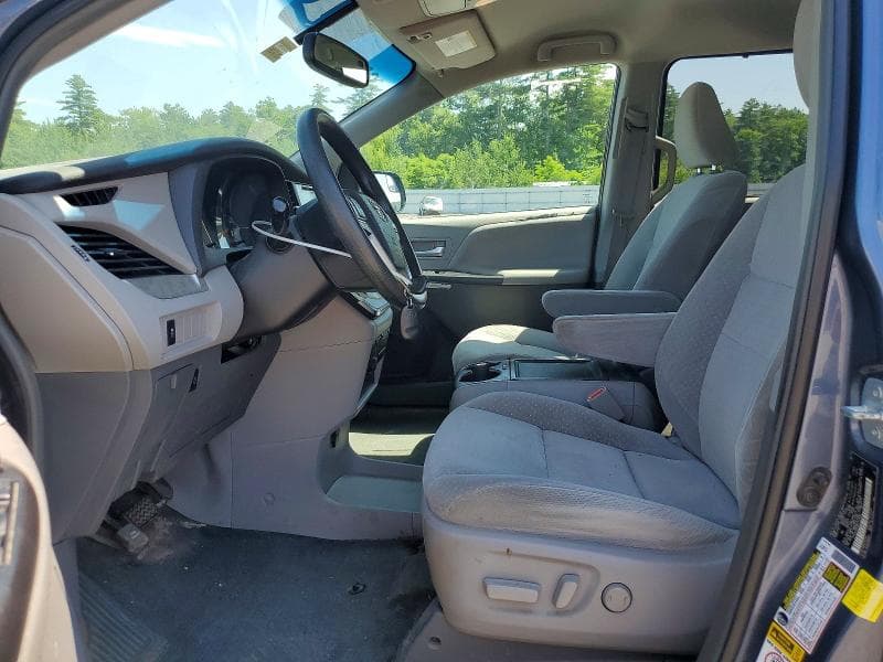 2017 TOYOTA SIENNA LE 7