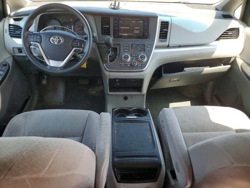 2017 TOYOTA SIENNA LE 8