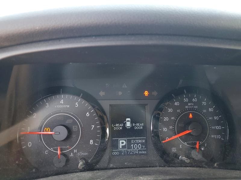 2017 TOYOTA SIENNA LE 9