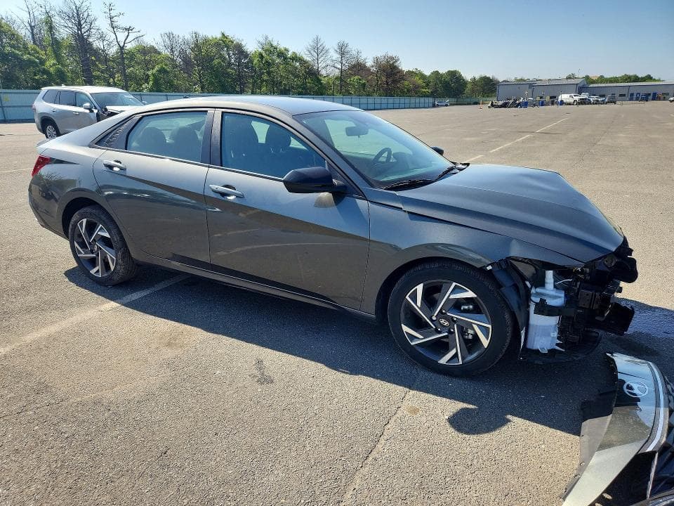2025 HYUNDAI ELANTRA SEL SPORT 4