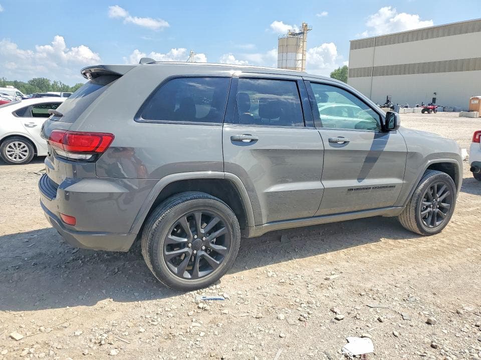 2022 JEEP GRAND CHEROKEE LAREDO E 3