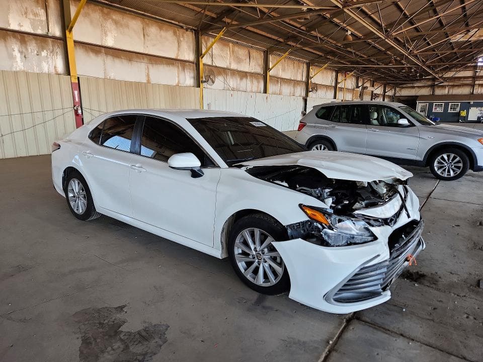 2021 TOYOTA CAMRY LE 4