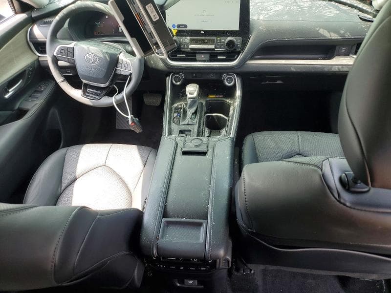 2026 TOYOTA GRAND HIGHLANDER LIMITED LIMITED 8
