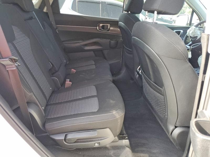 2025 KIA SORENTO LX 11