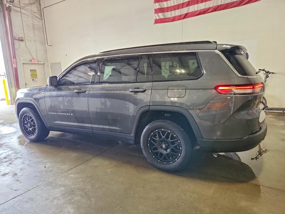 2022 JEEP GRAND CHEROKEE L LAREDO 2
