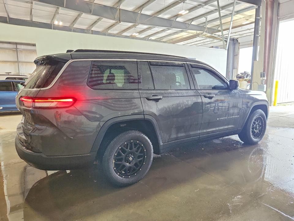 2022 JEEP GRAND CHEROKEE L LAREDO 3
