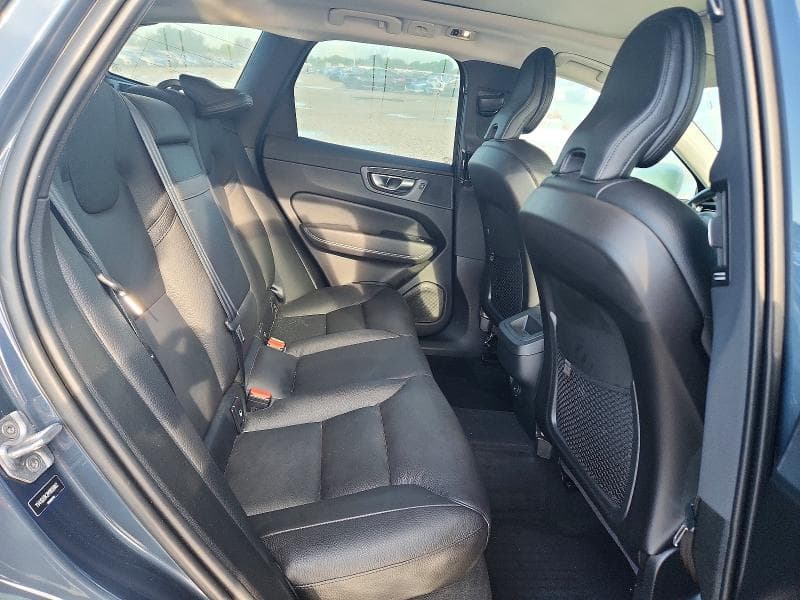 2021 VOLVO XC60 T5 MOMENTUM 11