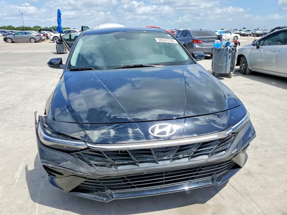 2025 HYUNDAI ELANTRA SE 5