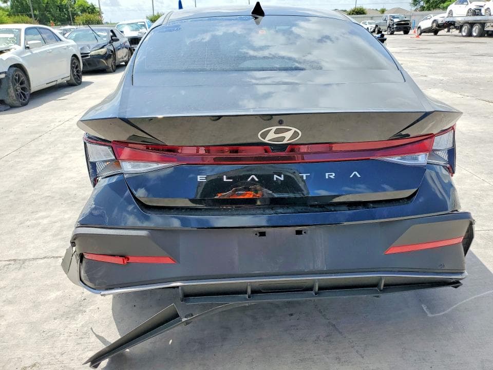2025 HYUNDAI ELANTRA SE 6