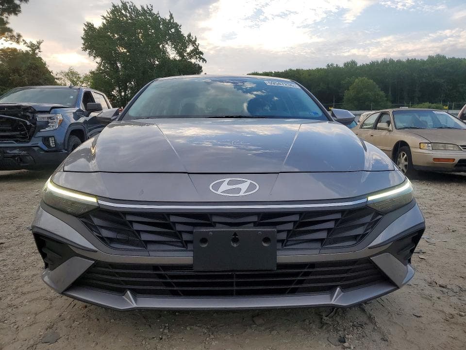 2025 HYUNDAI ELANTRA SE 5