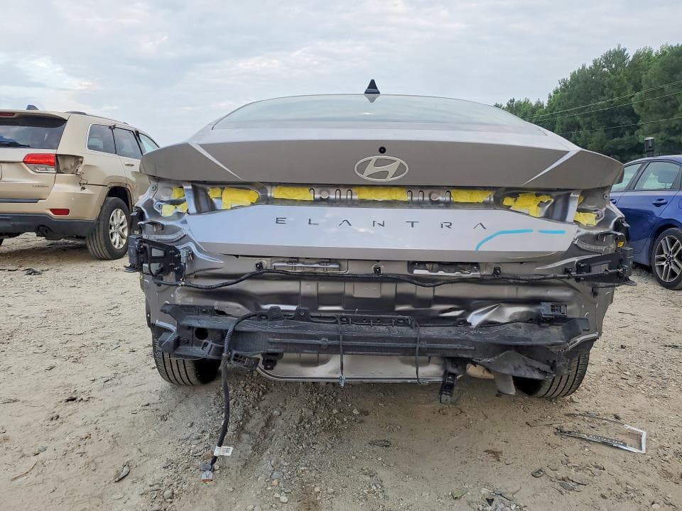 2025 HYUNDAI ELANTRA SE 6