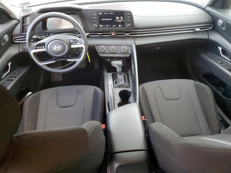 2025 HYUNDAI ELANTRA SE 8