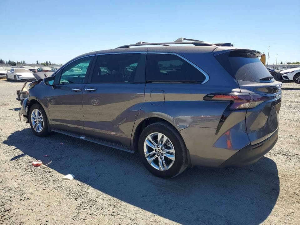 2024 TOYOTA SIENNA XLE 2