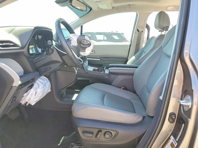 2024 TOYOTA SIENNA XLE 7