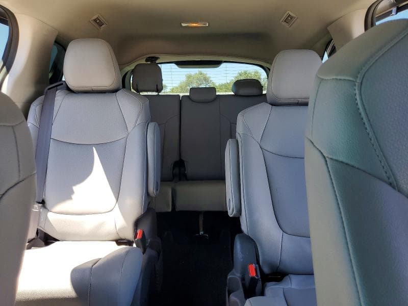 2024 TOYOTA SIENNA XLE 10