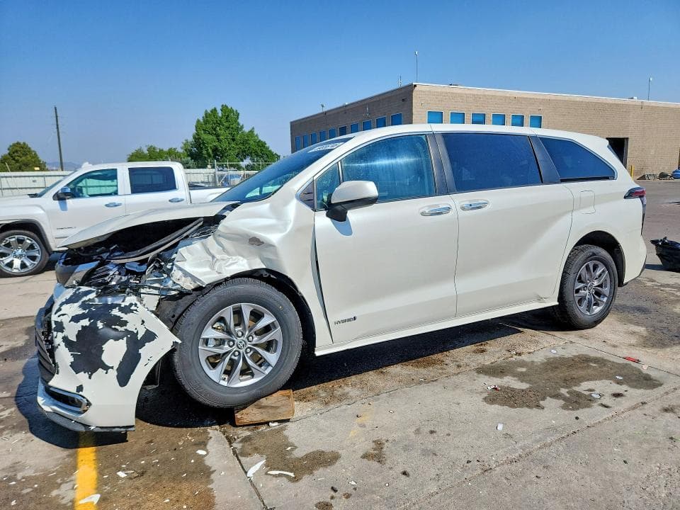 2021 TOYOTA SIENNA XLE XLE - 1