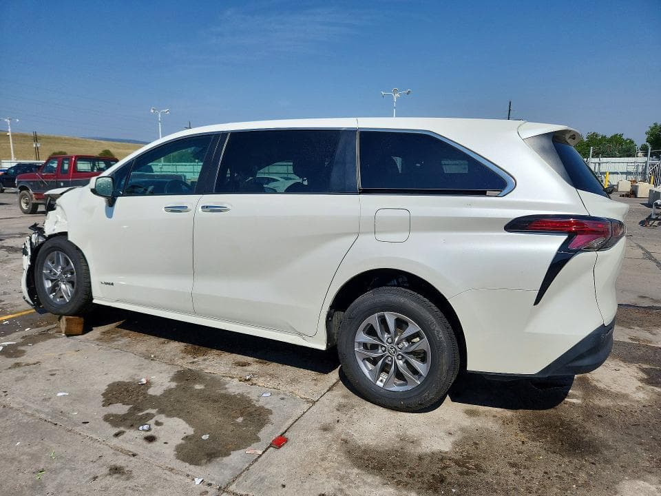 2021 TOYOTA SIENNA XLE XLE 2