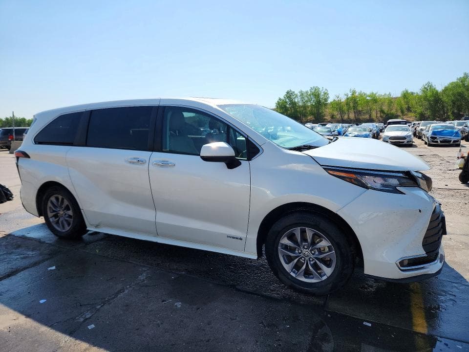 2021 TOYOTA SIENNA XLE XLE 4