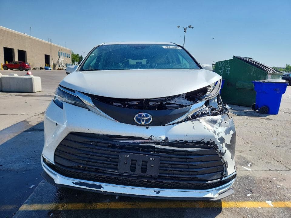2021 TOYOTA SIENNA XLE XLE 5