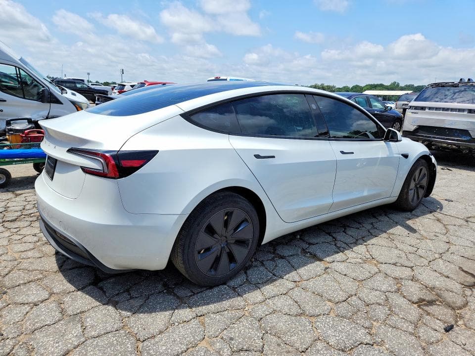 2025 TESLA MODEL 3 3