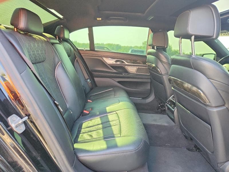2020 BMW 750 XI 10