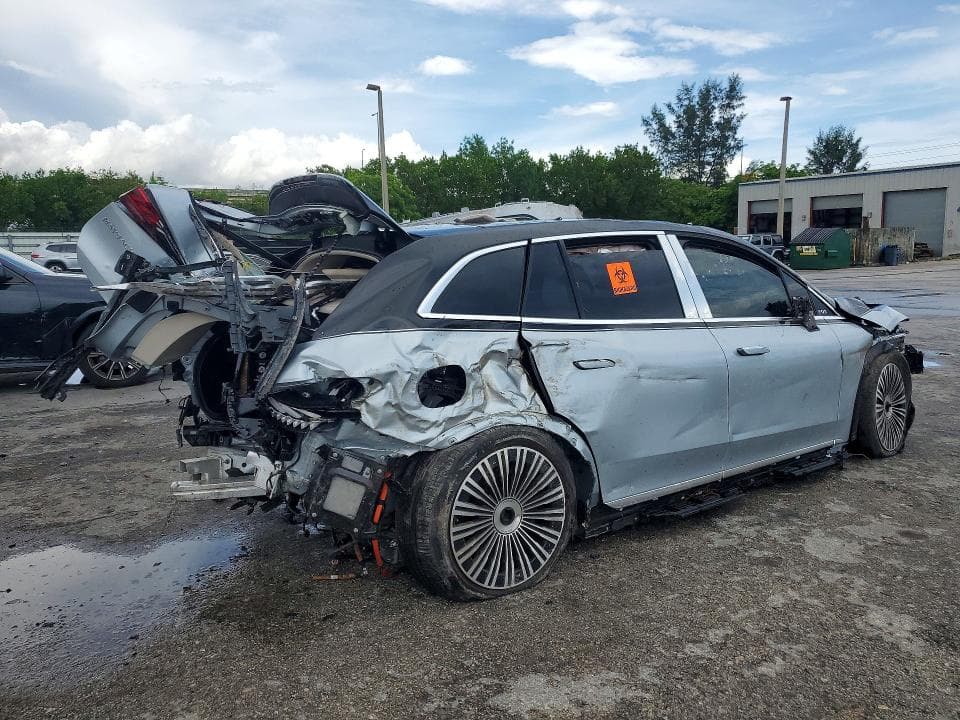 2024 MERCEDES-BENZ EQS SUV 680 4MATIC MAYBACH 3