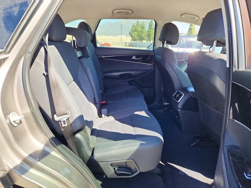2017 KIA SORENTO LX 11