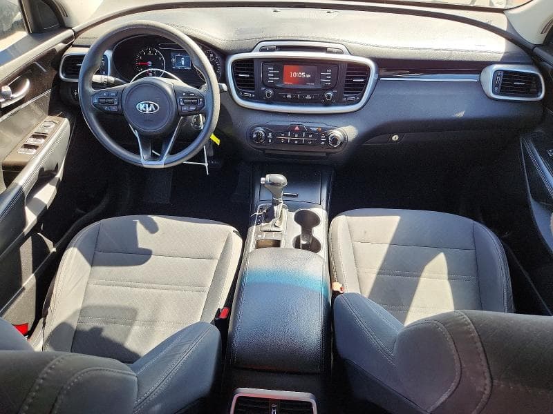 2017 KIA SORENTO LX 8