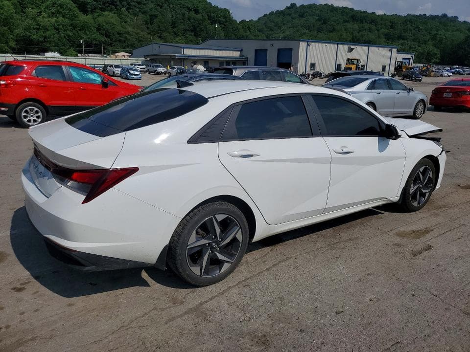 2023 HYUNDAI ELANTRA SE 3