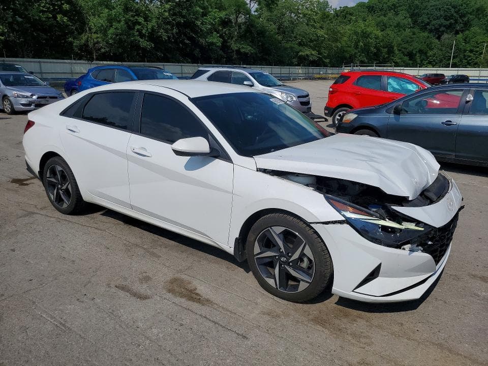 2023 HYUNDAI ELANTRA SE 4