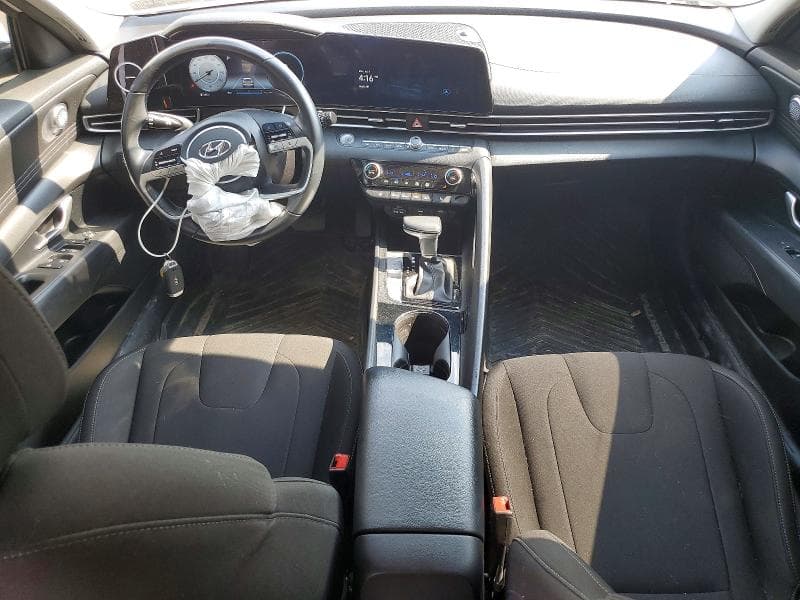 2023 HYUNDAI ELANTRA SE 8