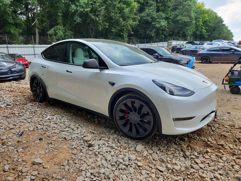 2023 TESLA MODEL Y 4