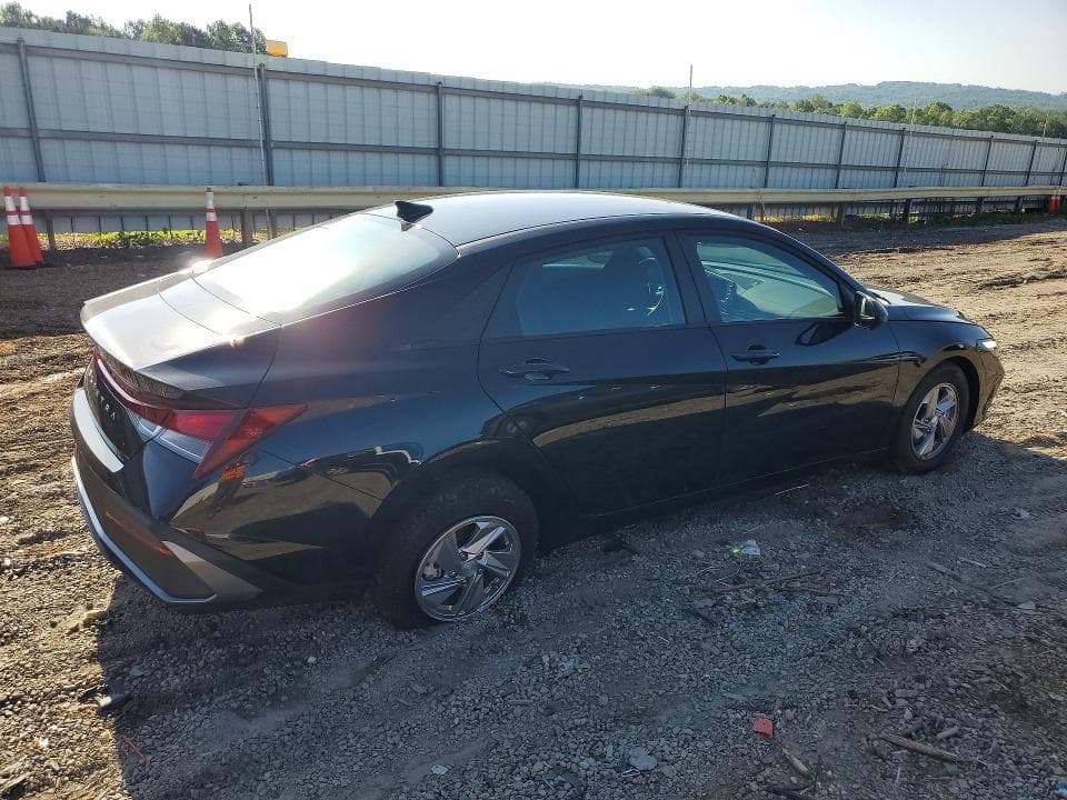 2026 HYUNDAI ELANTRA SE 3