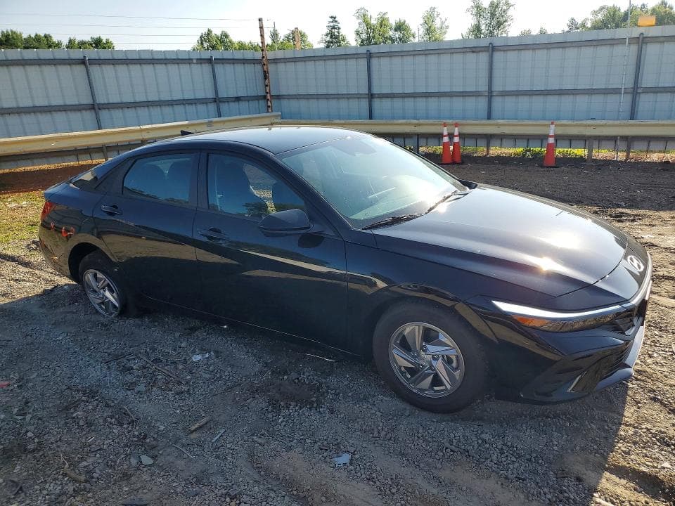 2026 HYUNDAI ELANTRA SE 4