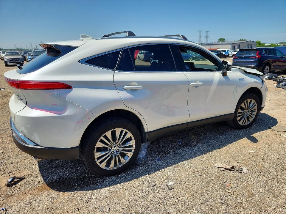 2021 TOYOTA VENZA XLE 3