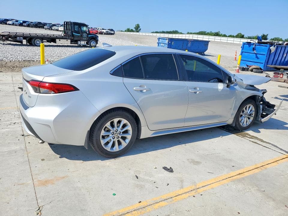 2021 TOYOTA COROLLA XLE 3